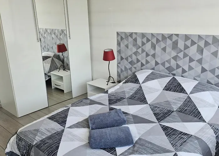 Апартаменты F2 Avec Grand Balcon Quartier Gare! *